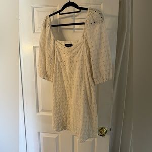 💕 KOURT Cream/Ivory Eyelet Dress - Size Medium 💕